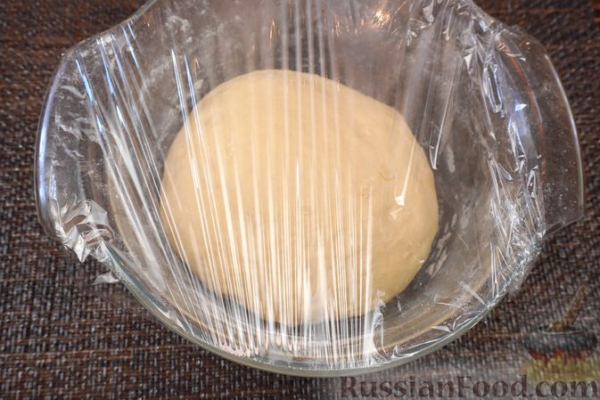 Хлеб-гармошка с сыром, базиликом и каперсами