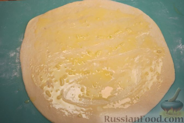 Хлеб-гармошка с сыром, базиликом и каперсами