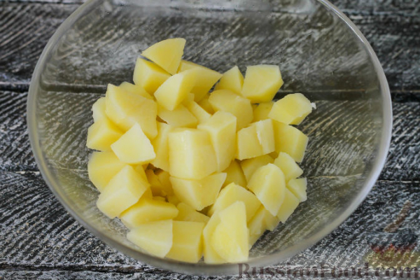 Картофельный салат с копчёной скумбрией