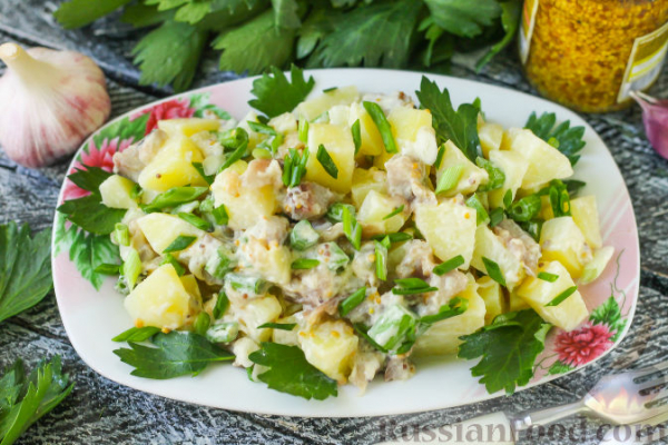 Картофельный салат с копчёной скумбрией