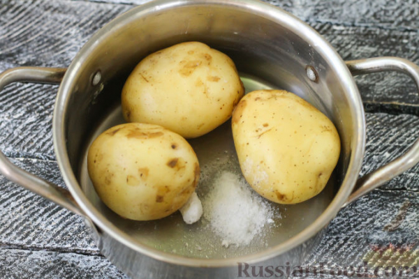 Картофельный салат с копчёной скумбрией