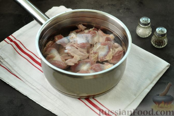 Корейский салат с редькой, морковью и куриными потрошками