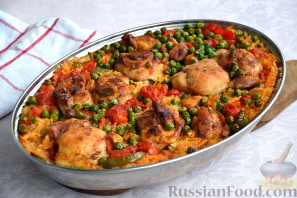 Куриные бёдрышки с рисом и овощами (в духовке)