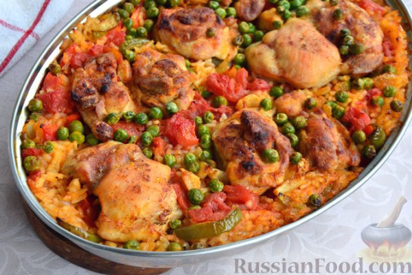 Куриные бёдрышки с рисом и овощами (в духовке)