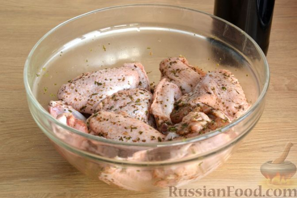 Куриные крылышки, тушенные в пиве (в мультиварке)