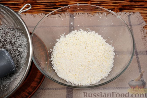 Мини-слойки с творогом и виноградом