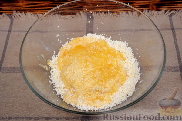 Мини-слойки с творогом и виноградом