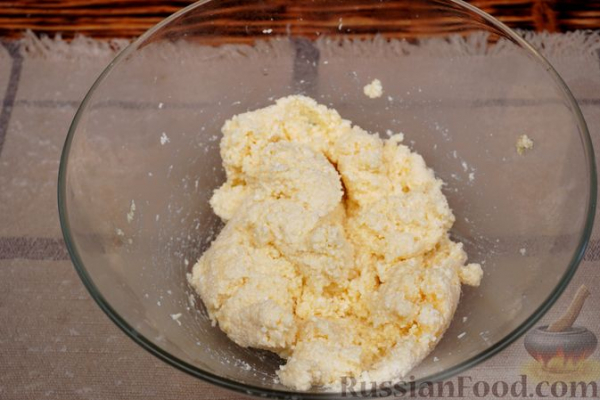Мини-слойки с творогом и виноградом