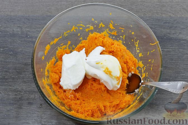 Морковный рулет с творожно-яблочной начинкой