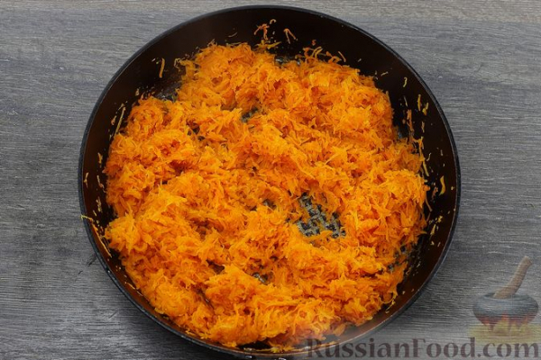 Морковный рулет с творожно-яблочной начинкой