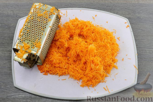 Морковный рулет с творожно-яблочной начинкой