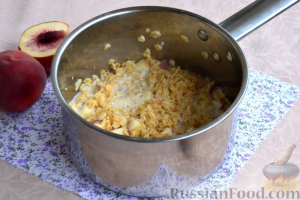 Овсяная каша со сгущёнкой и персиком