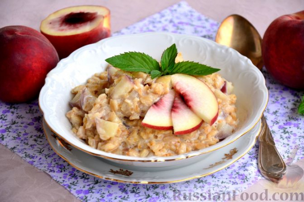 Овсяная каша со сгущёнкой и персиком