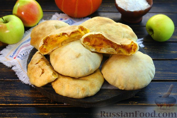 Плацинды с тыквой и яблоком (в духовке)
