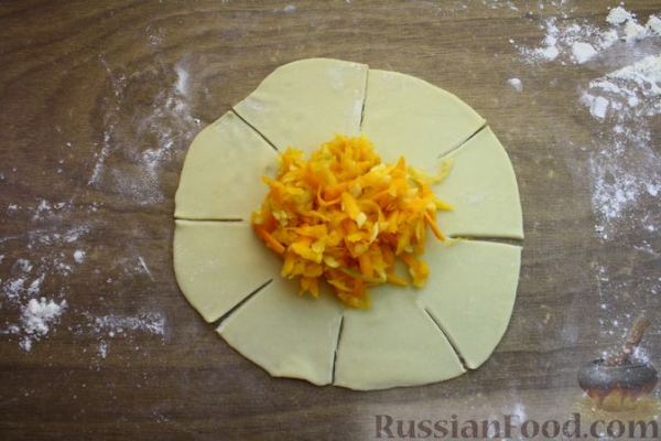 Плацинды с тыквой и яблоком (в духовке)