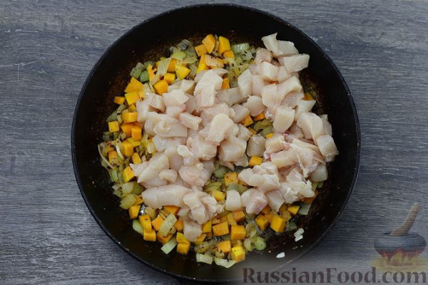 Рагу из курицы с тыквой и фасолью