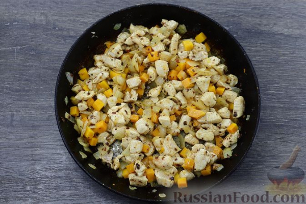 Рагу из курицы с тыквой и фасолью