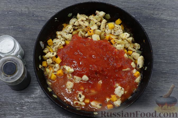 Рагу из курицы с тыквой и фасолью