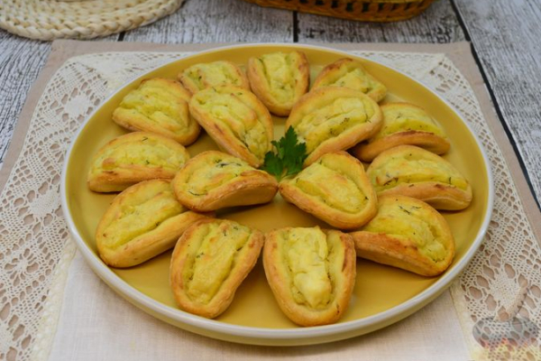 Расстёгнутые мини-пирожки с картошкой