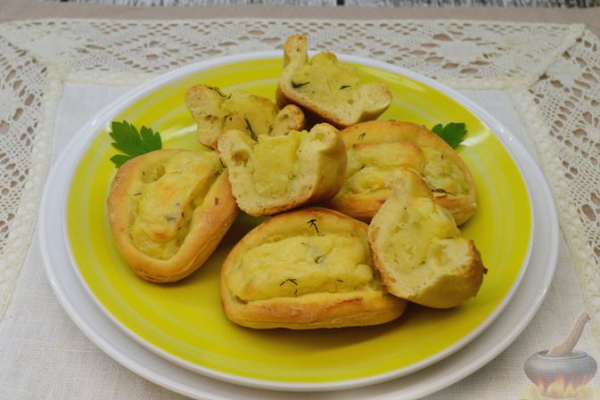 Расстёгнутые мини-пирожки с картошкой