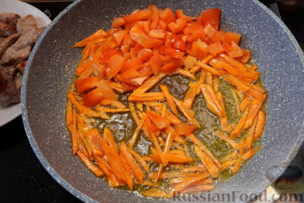 Рис с мясом, грибами и яйцами