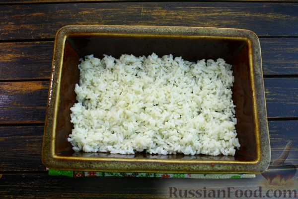 Рисовая запеканка с куриной печенью, луком и яблоком