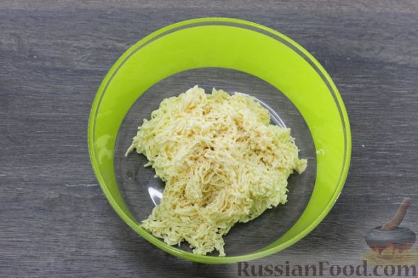 Салат из яиц, плавленого сыра и болгарского перца