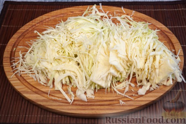 Салат из капусты, кукурузы и огурцов