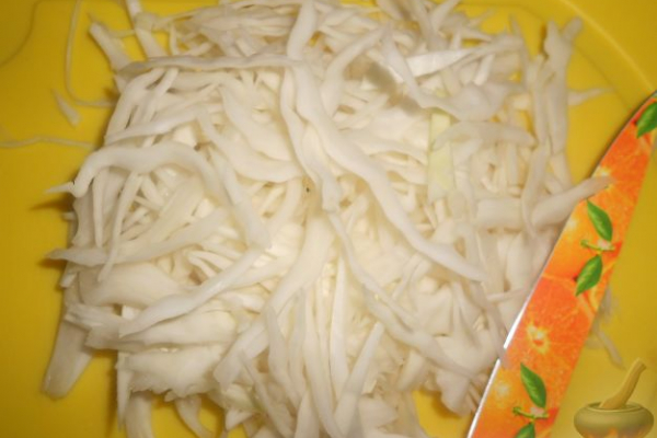 Салат из редьки с капустой и грейпфрутом