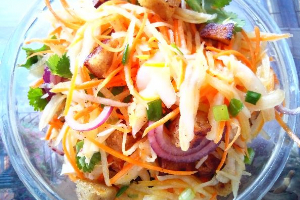 Салат из редьки с сухариками