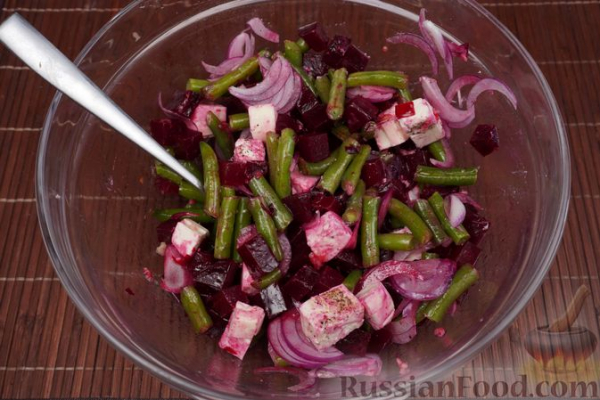 Салат из свёклы со стручковой фасолью и фетой