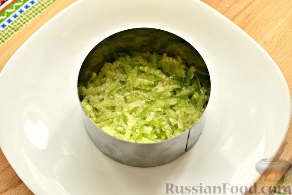 Салат с редькой и курицей