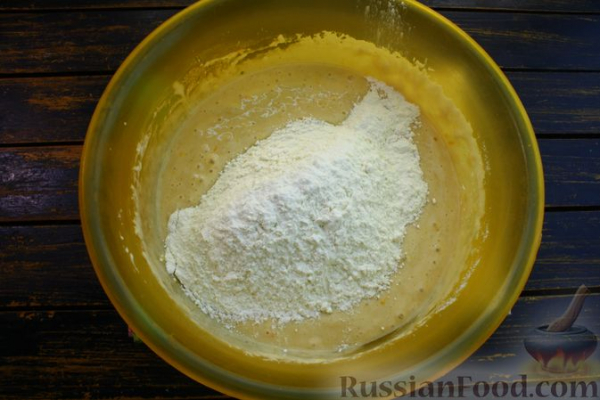 Сдобный пирог на топлёном молоке, с цедрой и ореховым штрейзелем