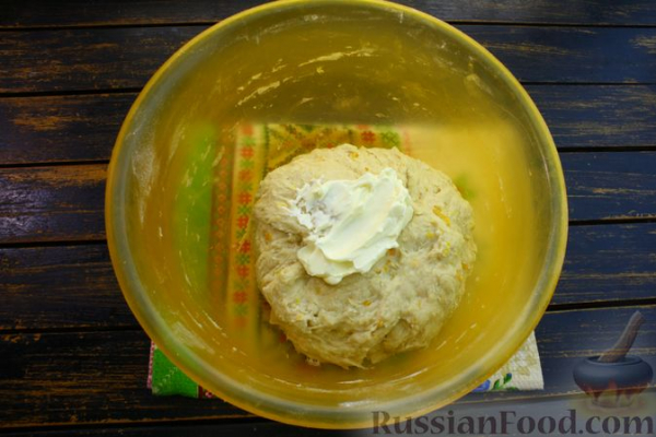 Сдобный пирог на топлёном молоке, с цедрой и ореховым штрейзелем