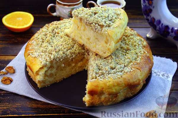 Сдобный пирог на топлёном молоке, с цедрой и ореховым штрейзелем