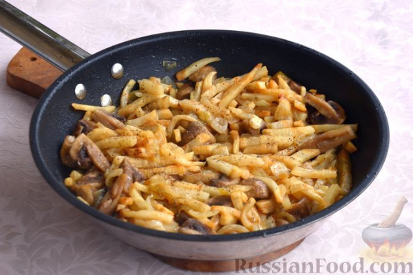 Сельдерей, жаренный с грибами