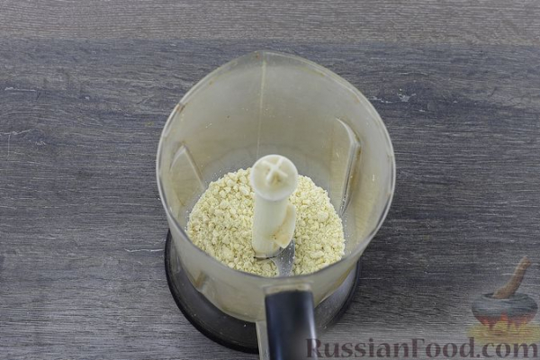 Шоколадные творожные сырки с финиками и арахисом