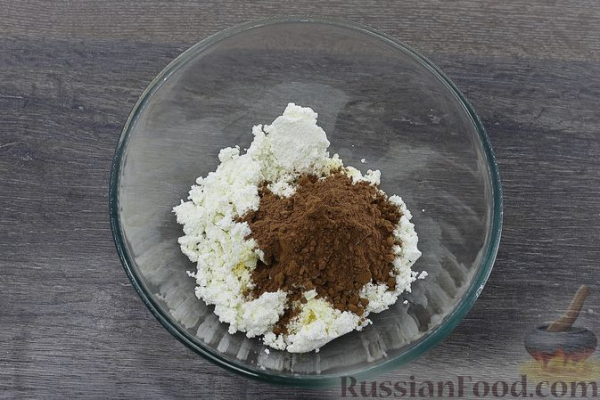 Шоколадные творожные сырки с финиками и арахисом