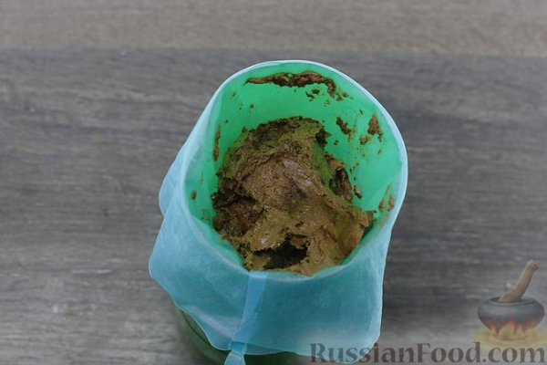 Шоколадные творожные сырки с финиками и арахисом
