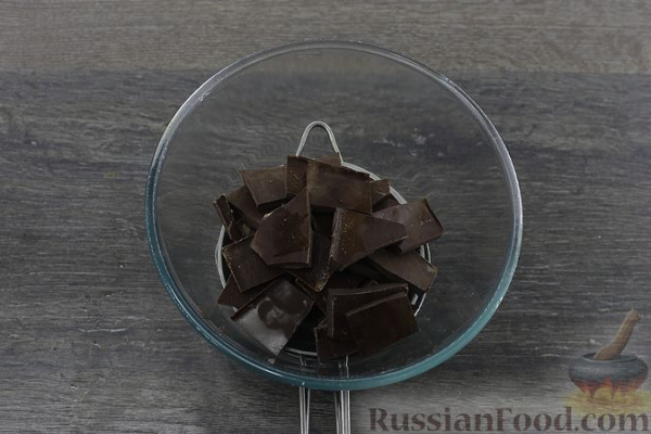 Шоколадные творожные сырки с финиками и арахисом