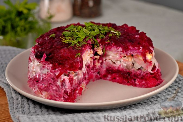 Слоёный салат "Сельдь под шубой" (без моркови)