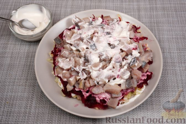Слоёный салат "Сельдь под шубой" (без моркови)