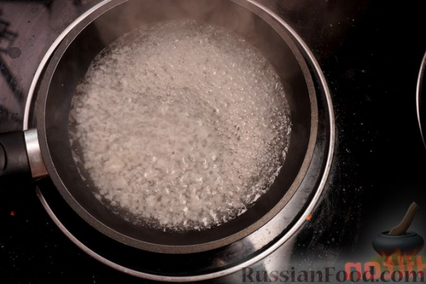Суп с фрикадельками, рисом и йогуртовой заправкой (топчета)
