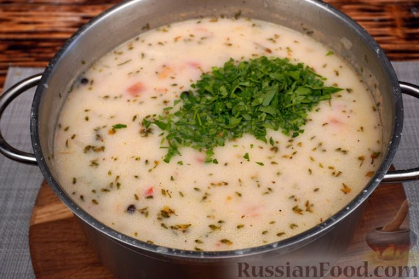 Суп с фрикадельками, рисом и йогуртовой заправкой (топчета)