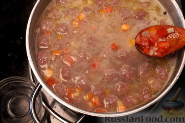 Суп с фрикадельками, рисом и йогуртовой заправкой (топчета)