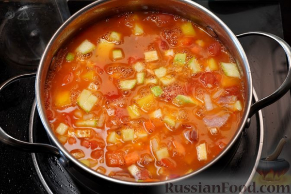 Суп с овощами и беконом