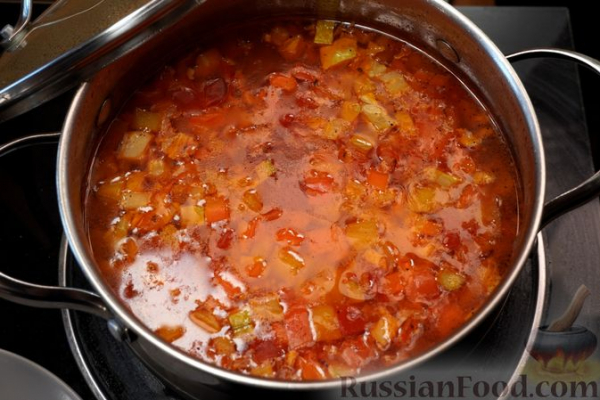 Суп с овощами и беконом