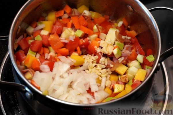 Суп с овощами и беконом