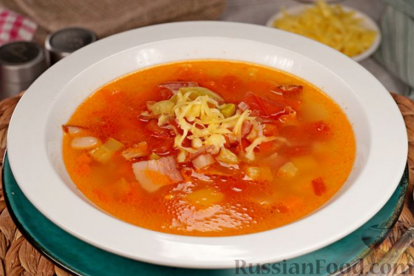 Суп с овощами и беконом
