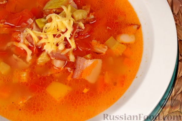 Суп с овощами и беконом